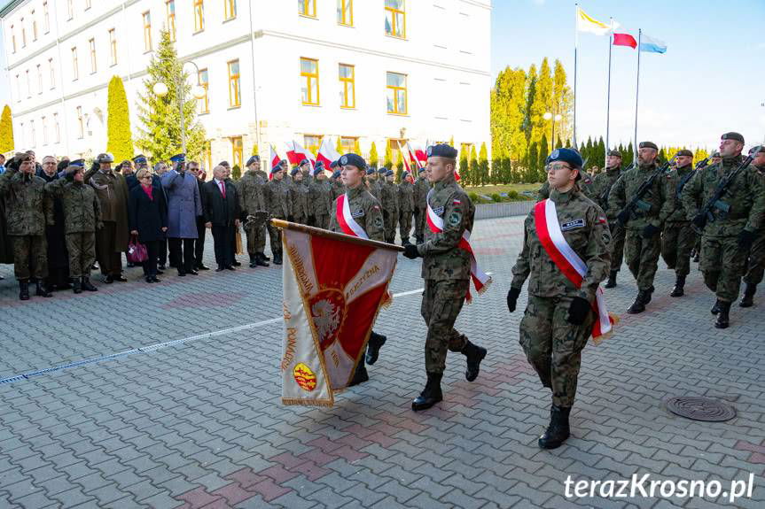 Minister Obrony Narodowej w Miejscu Piastowym. Ślubowali uczniowie klas mundurowych