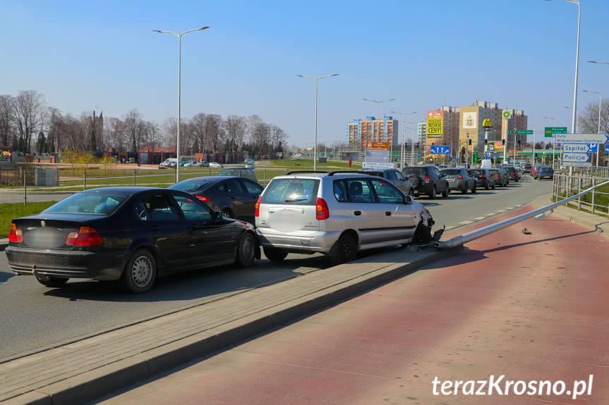 Zderzenie na Bieszczadzkiej bmw i mitsubishi
