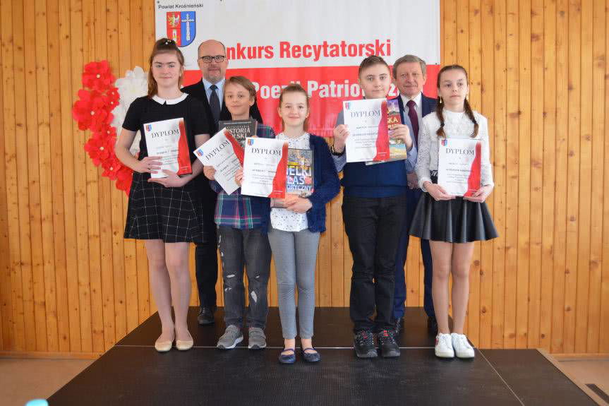 Uczniowie recytowali patriotyczne wiersze