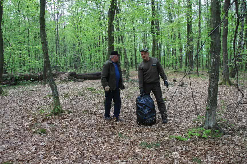 Posprzątali "Dębinę"