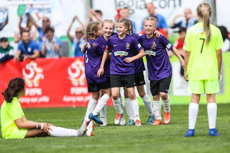 Dziewczynki z Beniaminka Krosno w Finale Turnieju "Z Podwórka na Stadion o Puchar Tymbarku"