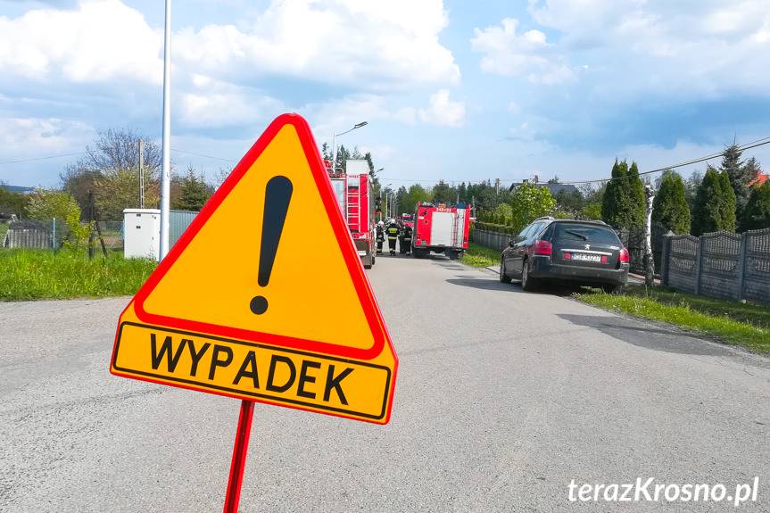 Wypadek w Sieniawie, zderzenie samochodu i skutera