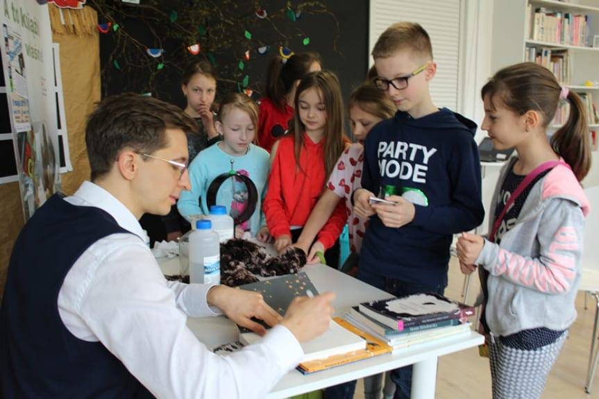 Jakub Skworz spotkał się z młodymi czytelnikami