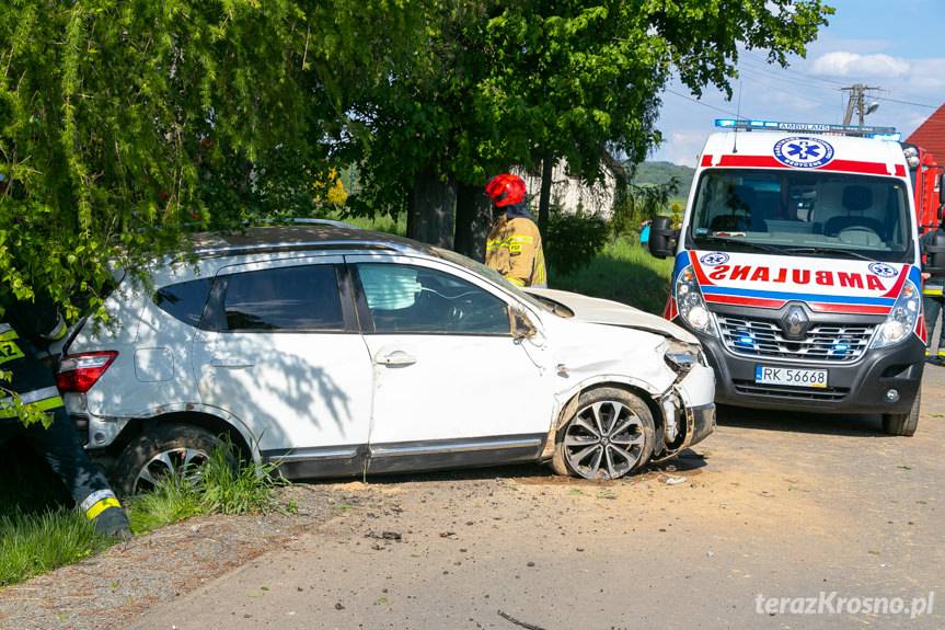 Wypadek w Bajdach. Uderzył w przepust i dachował