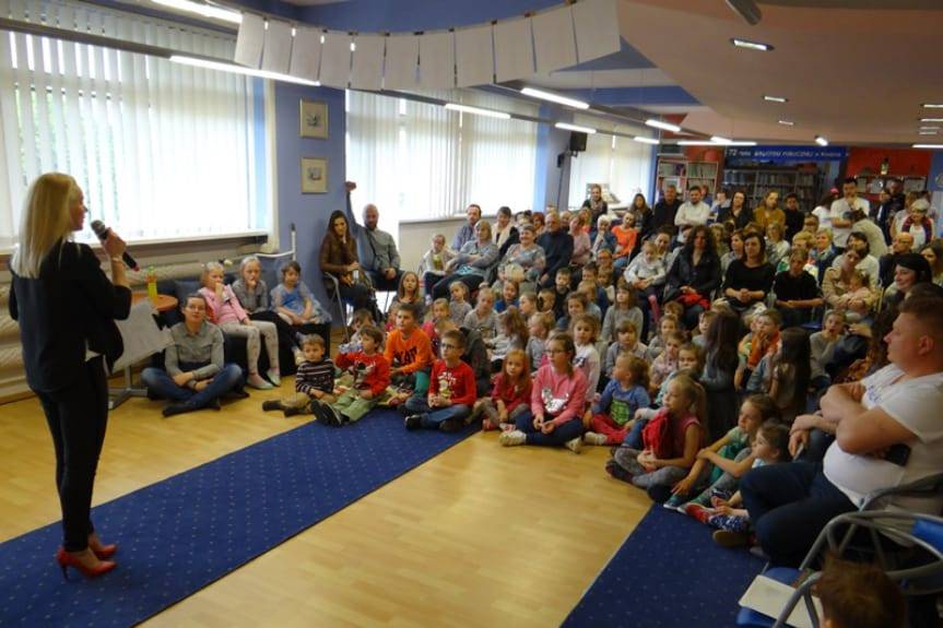 W krośnieńskiej bibliotece dzieci spotkały się z Kopciuszkiem