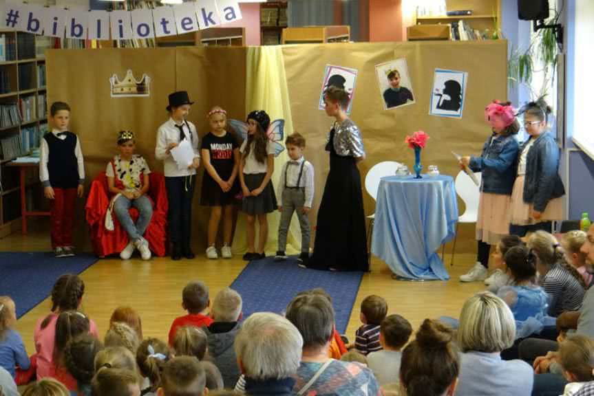 W krośnieńskiej bibliotece dzieci spotkały się z Kopciuszkiem