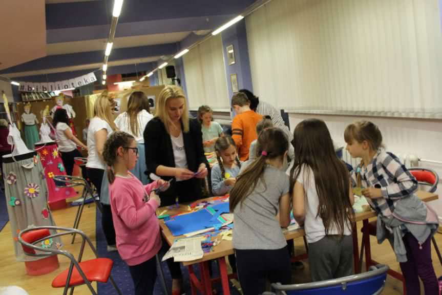 W krośnieńskiej bibliotece dzieci spotkały się z Kopciuszkiem