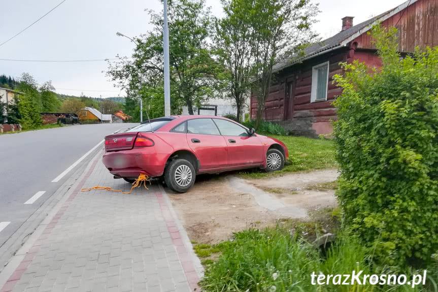 Kompletnie pijany wjechał do rowu