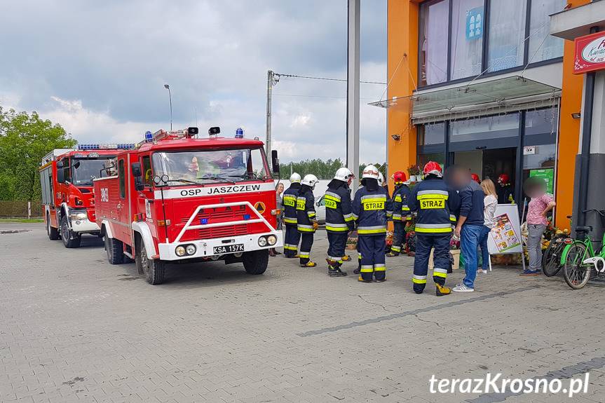 Pożar lodówki na napoje, ewakuowano klientów