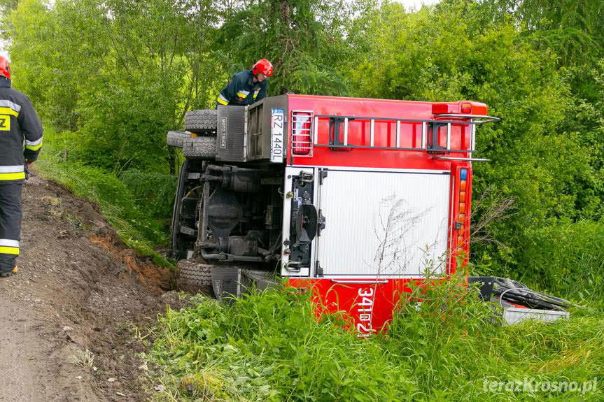 Węglówka. Wypadek cysterny i samochodu strażackiego