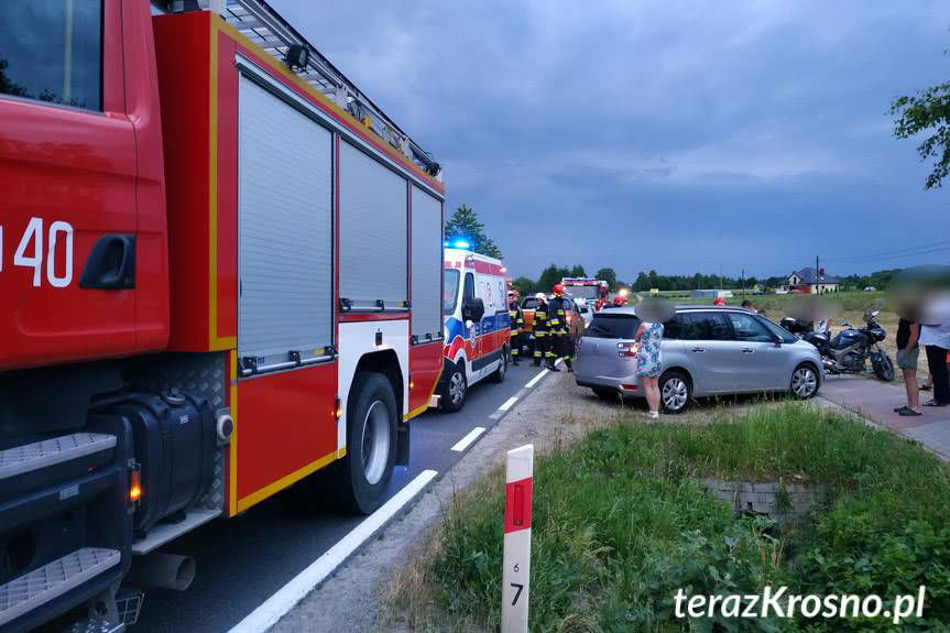 Zderzenie samochodu i motocykla w Wojaszówce