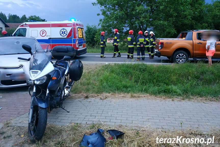 Zderzenie samochodu i motocykla w Wojaszówce
