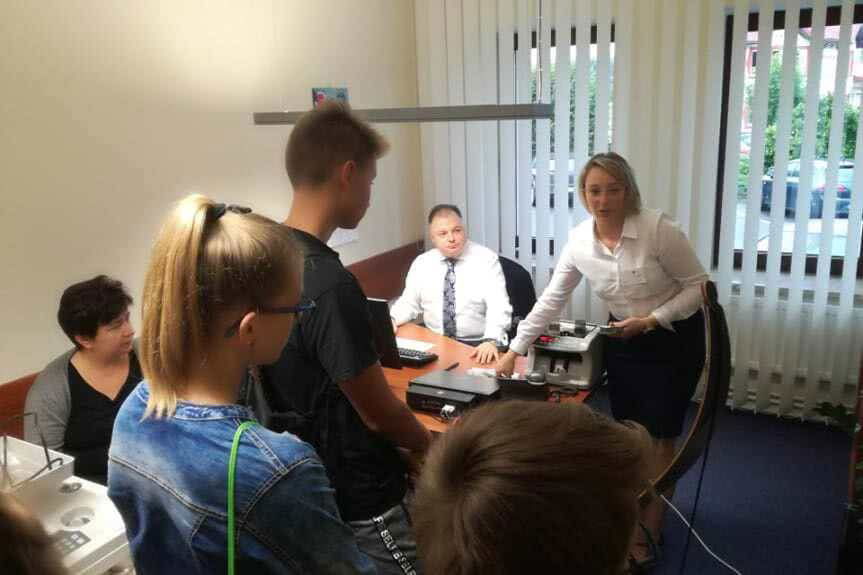 Uczniowie z Długiego odwiedzili PKO Bank Polski