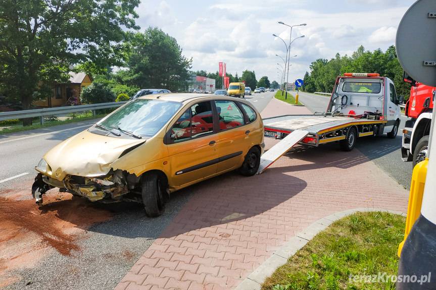 Zasnął za kierownicą i zjechał z drogi