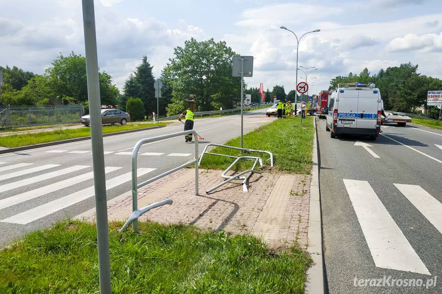 Zasnął za kierownicą i zjechał z drogi