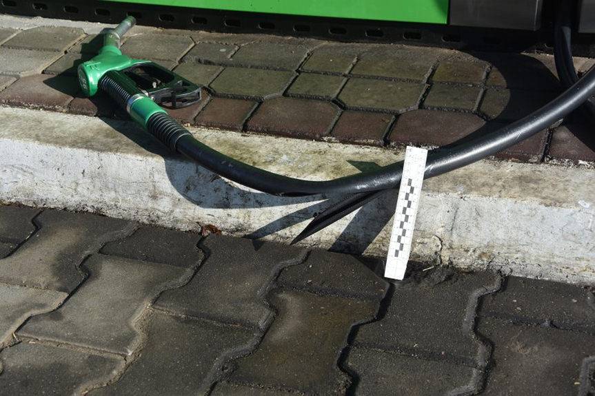 REGION. Z zemsty poprzecinał węże na stacji paliw