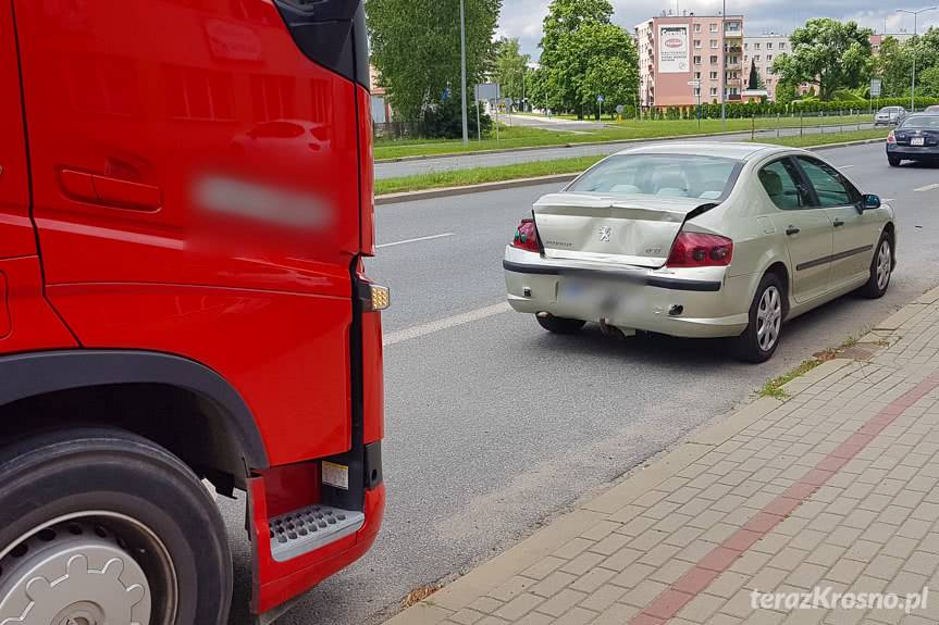 TIR najechał na tył osobówki