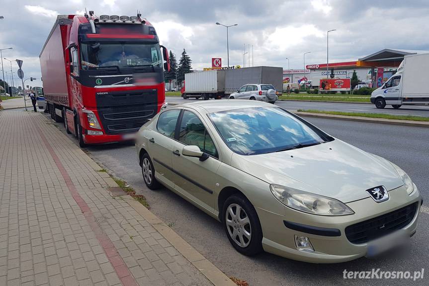 TIR najechał na tył osobówki