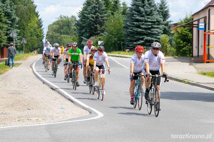 Kolarze - pielgrzymi przejechali przez Krosno i powiat