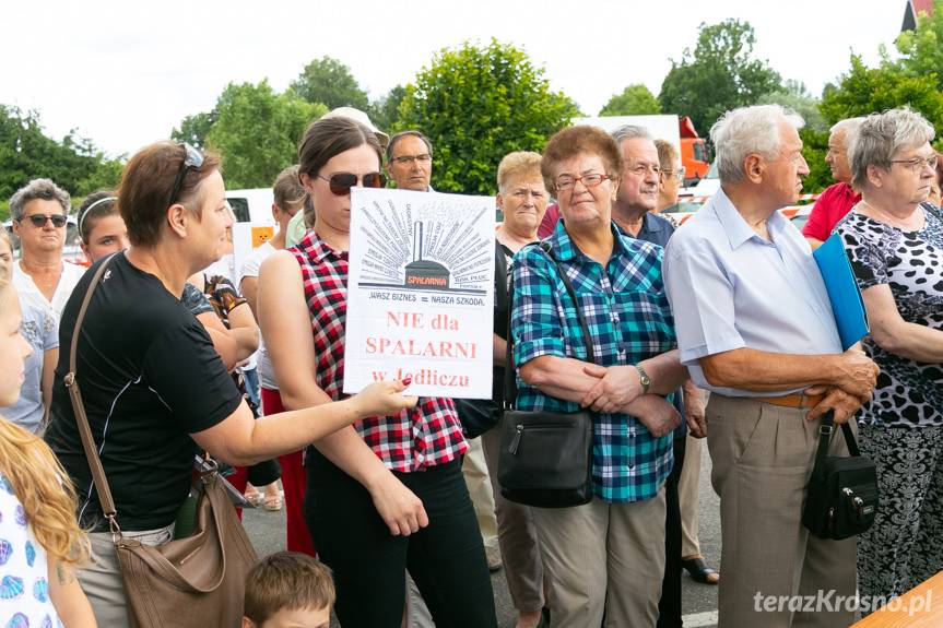 Protest przeciw rozbudowie spalarni w Jedliczu