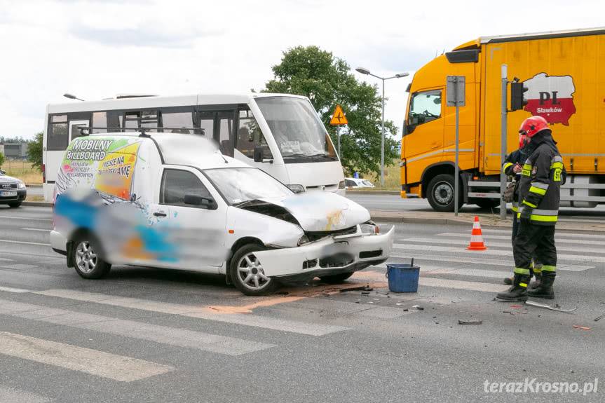 Wypadek na skrzyżowaniu w Krośnie