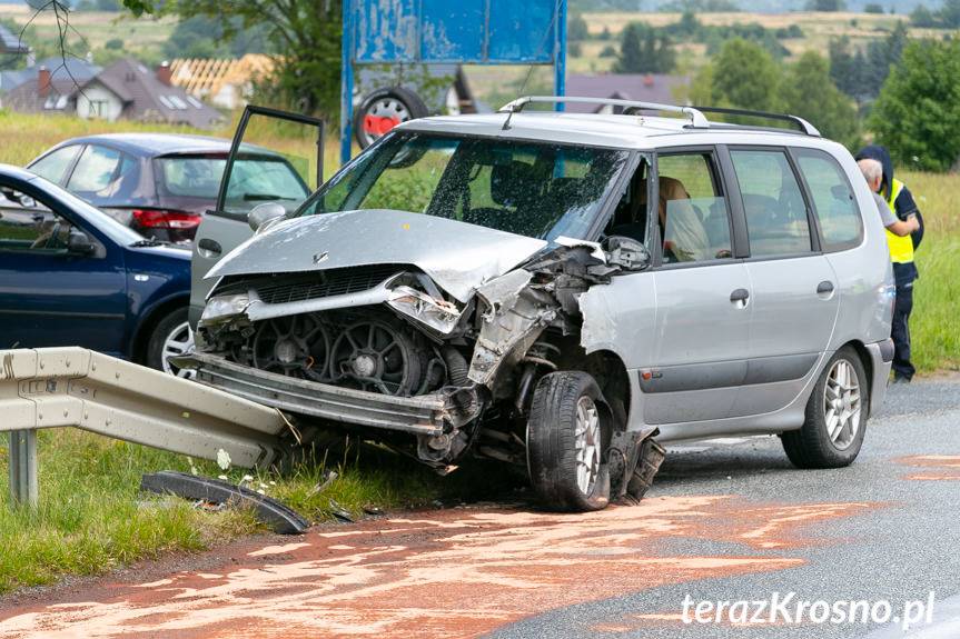 Zderzenie osobówki i ciężarówki w Teodorówce
