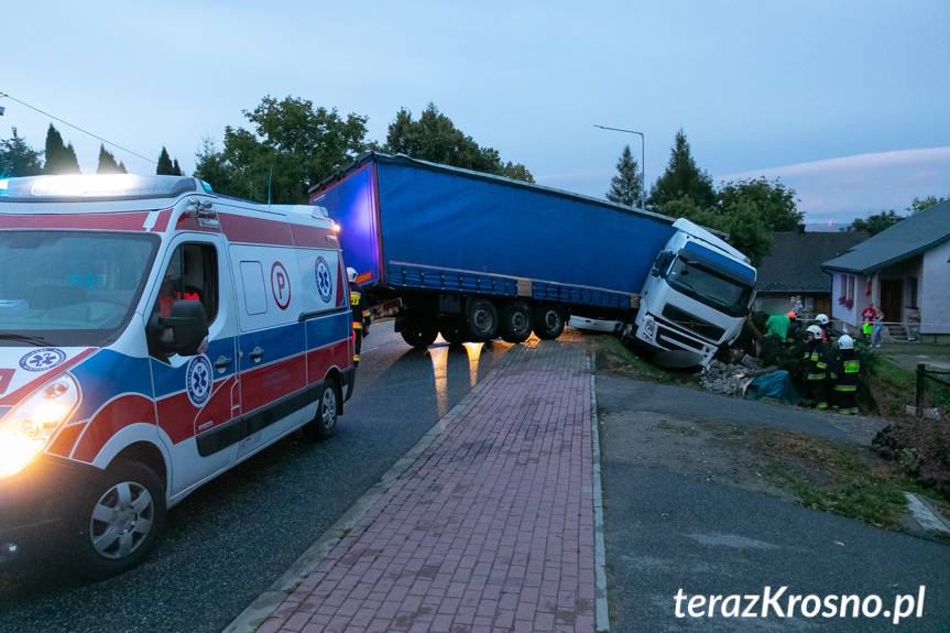 Wypadek tira w Teodorówce