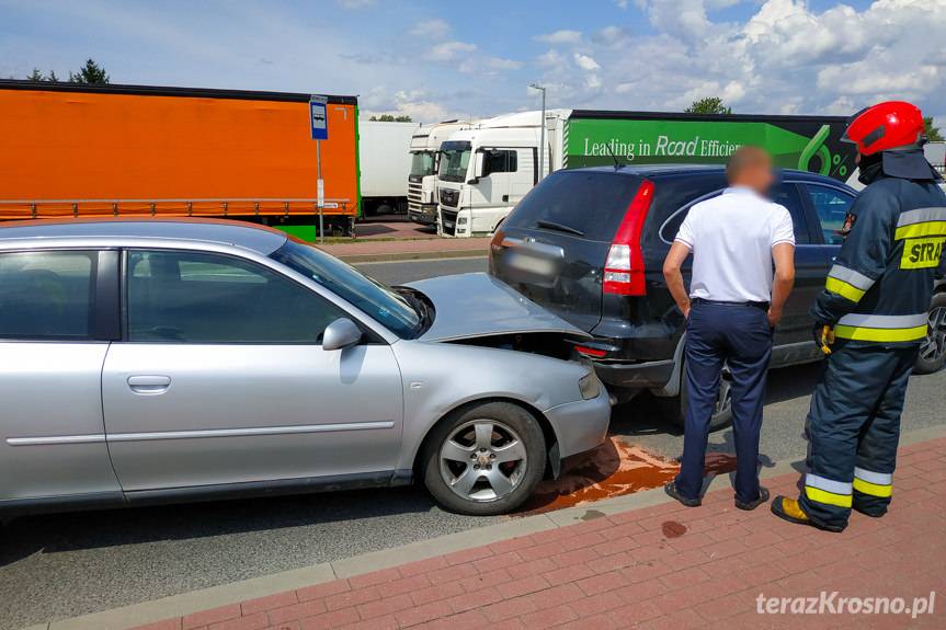 Kolizja dwóch samochodów na Zręcińskiej