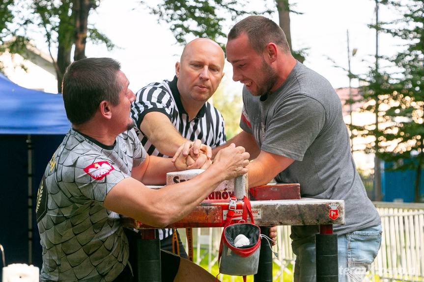 Siłowali się na ręce o puchar Burmistrza Rymanowa