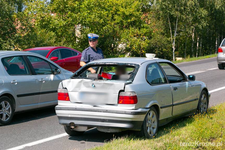 Zagapił się i wjechał ciężarówką w tył osobówki