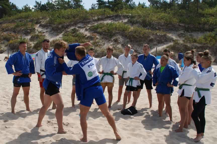 Judocy UKS 15 Krosno na obozie w Międzywodziu