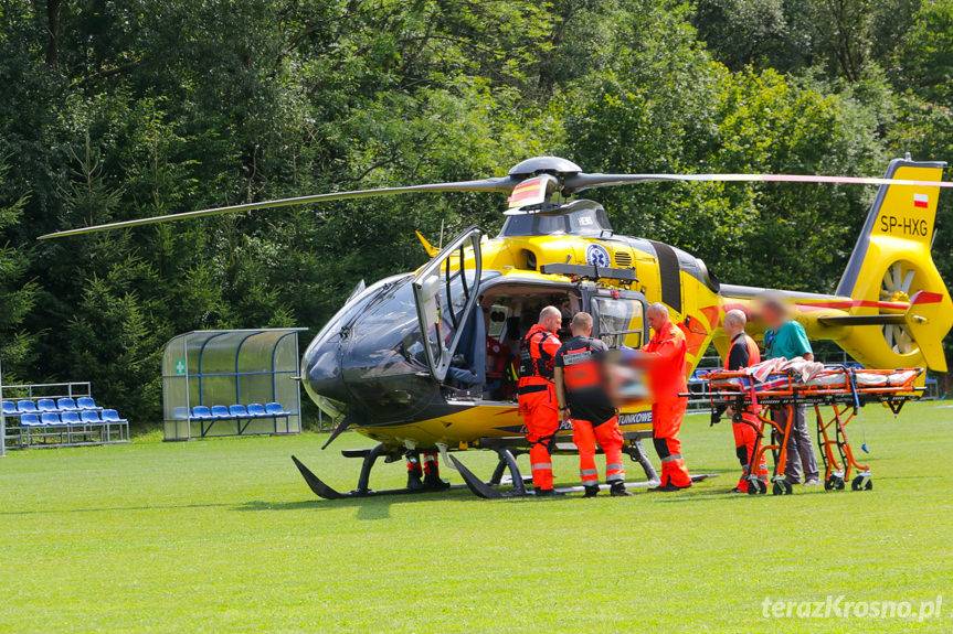 Ciągnikiem wjechał do rowu i uderzył w drzewo