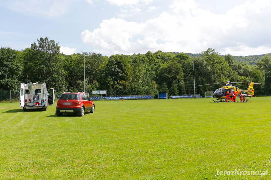 Ciągnikiem wjechał do rowu i uderzył w drzewo