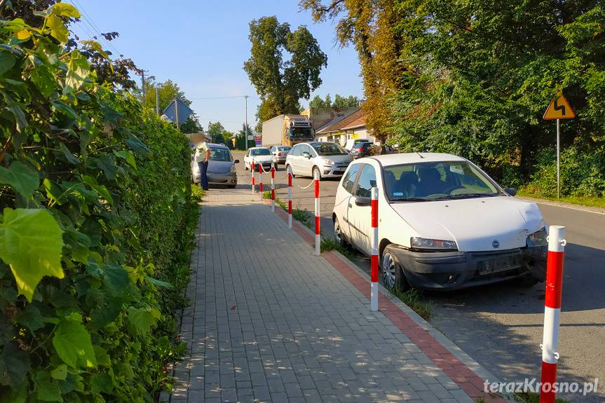 Kolizja dwóch samochodów w Zręcinie