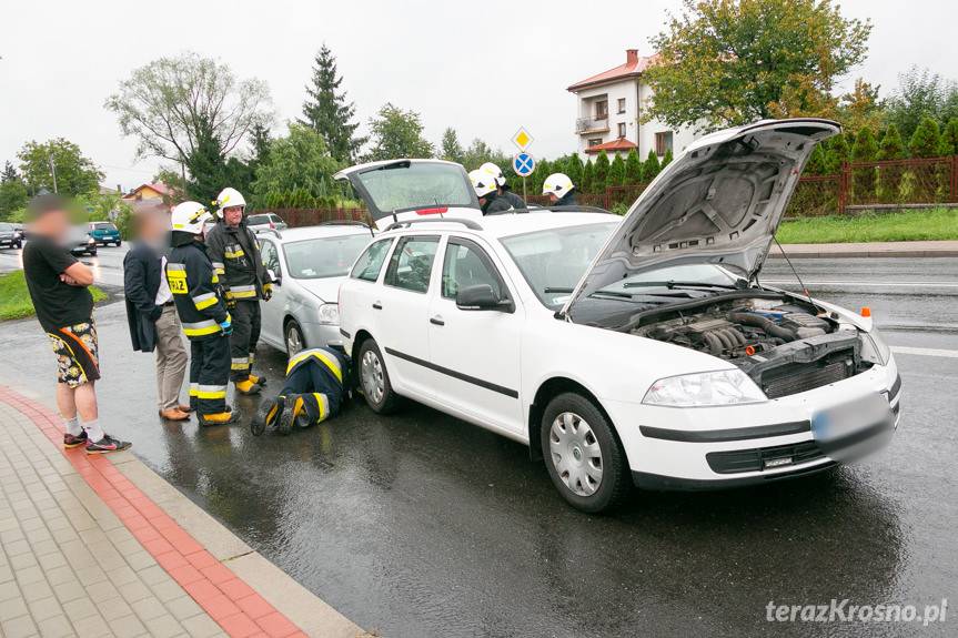 Stłuczka volkswagena i skody w Miejscu Piastowym