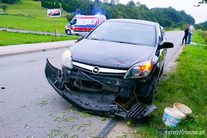 Zderzenie osobówki z trójkołowcem w Lubatówce