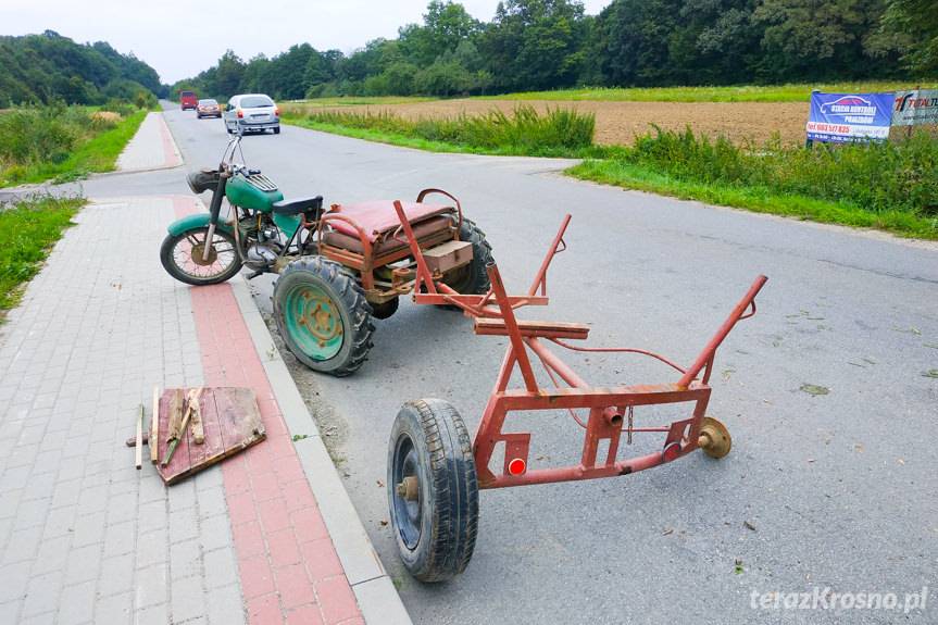 Zderzenie osobówki z trójkołowcem w Lubatówce