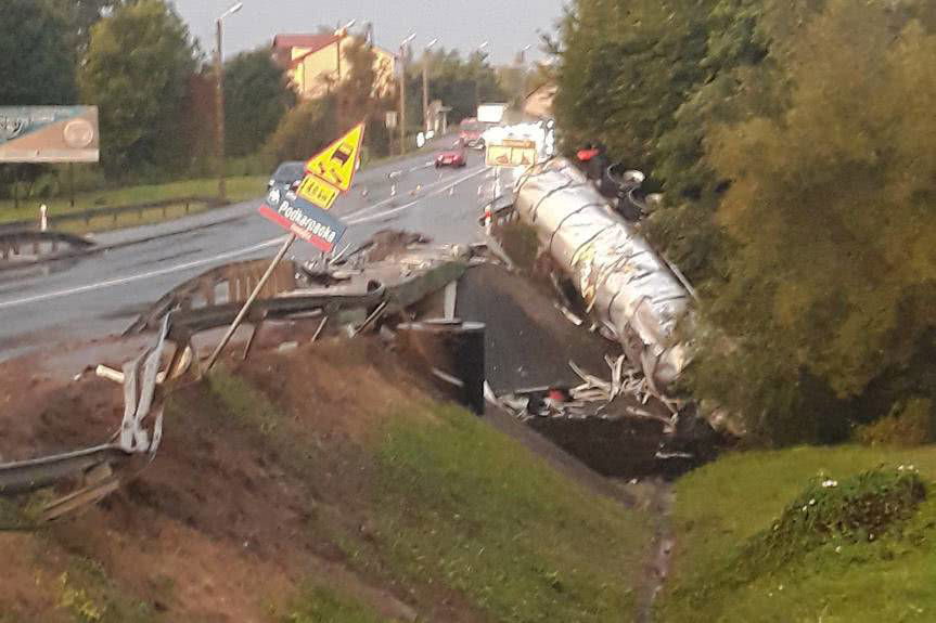 REGION. Piorun uderzył w cysternę z lepikiem