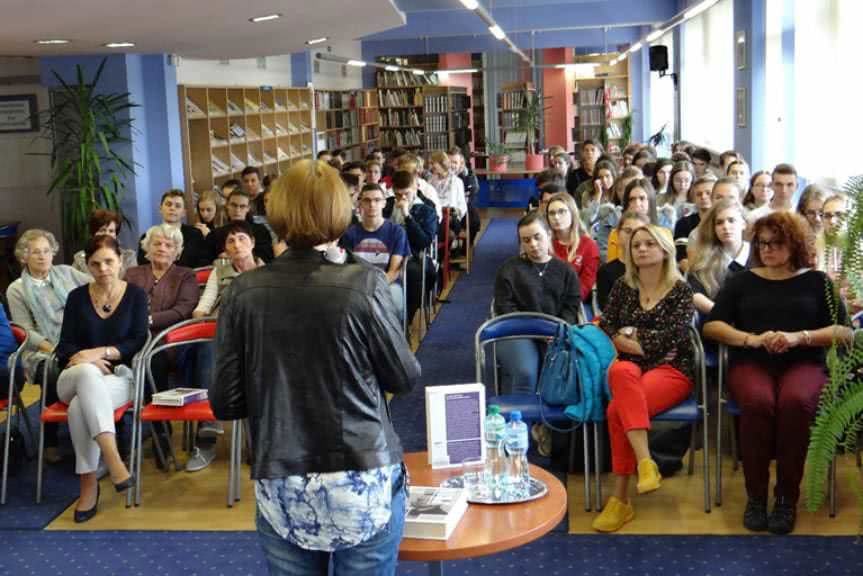 Spotkanie z Moniką Piątkowską w Krośnieńskiej Bibliotece