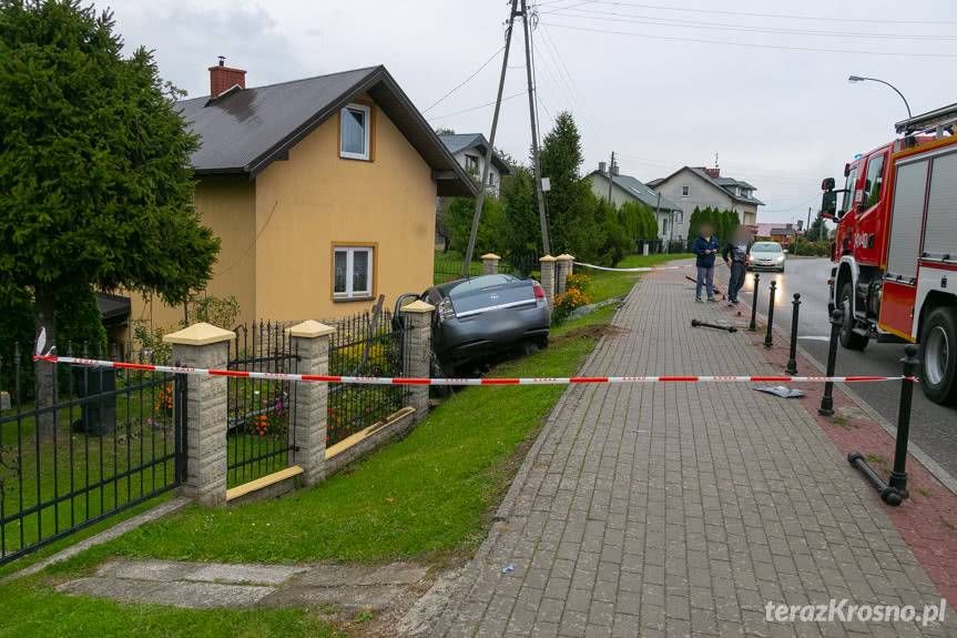 Wjechała w ogrodzenie na Wieniawskiego