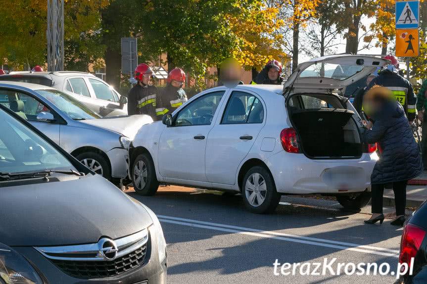 Kolizja trzech samochodów w Łężanach