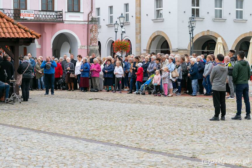 Koronka do Bożego Miłosierdzia na krośnieńskim rynku