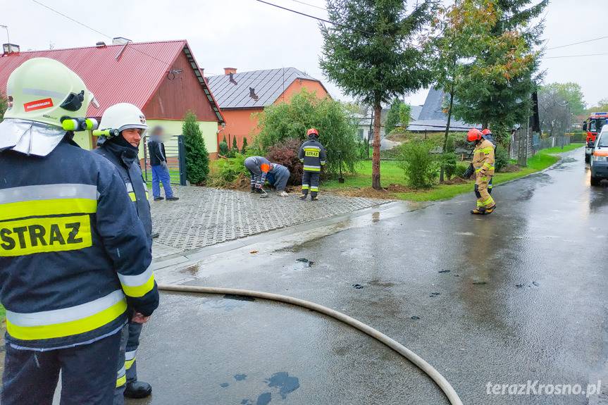 Uszkodzona rura gazowa, zamknięta ulica