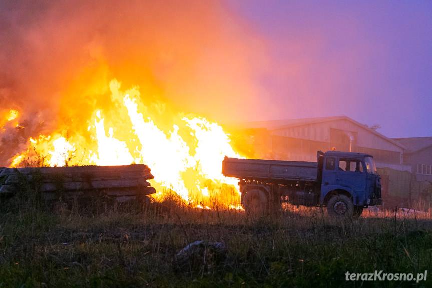 REGION. Pożar w Wolicy, płonie sortownia odpadów