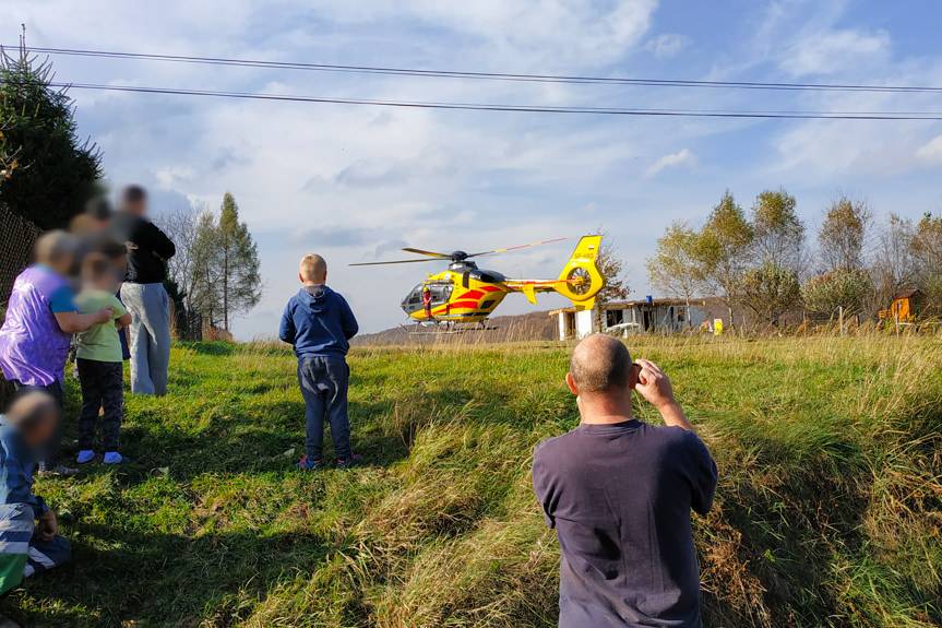 Mężczyzna spadł z dachu. Lądował helikopter LPR 