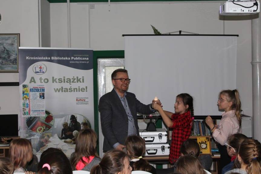 Jak zostać władcą piorunów? Spotkania dzieci z Marcinem Koziołem