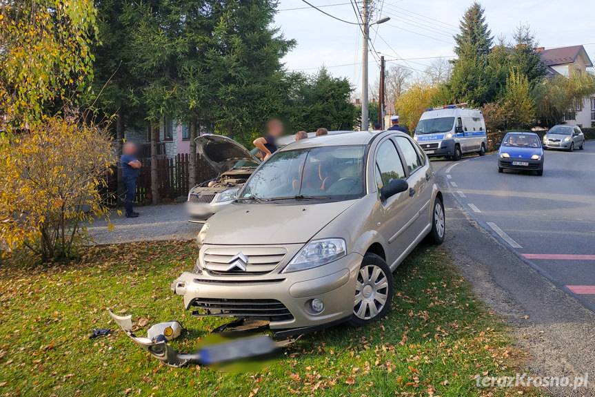 Zderzenie citroena i skody w Głowience