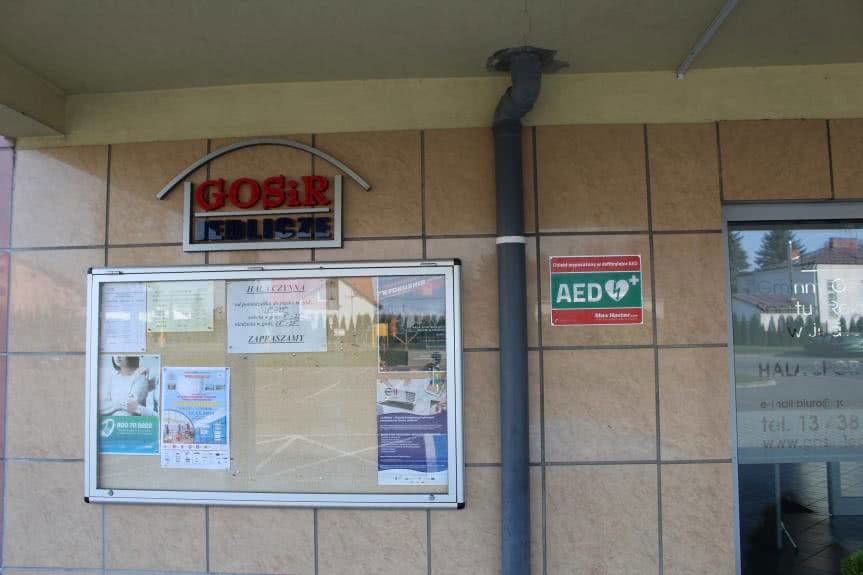 Defibrylator zawisł na ścianie GOSiR Jedlicze. Ma ratować ludzkie życie
