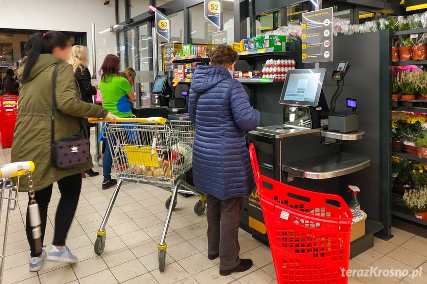 Kasy samoobsługowe w krośnieńskiej Biedronce