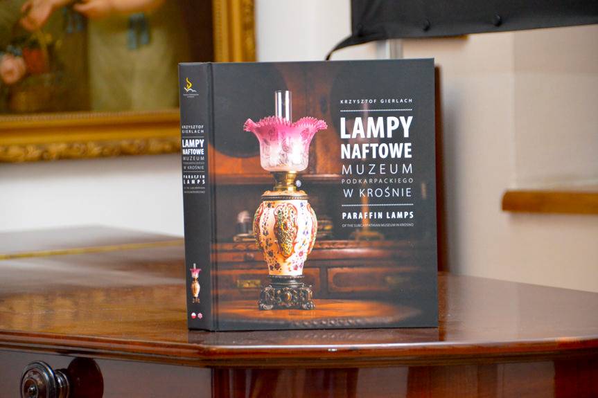 Unikatowy album lamp naftowych z Krosna